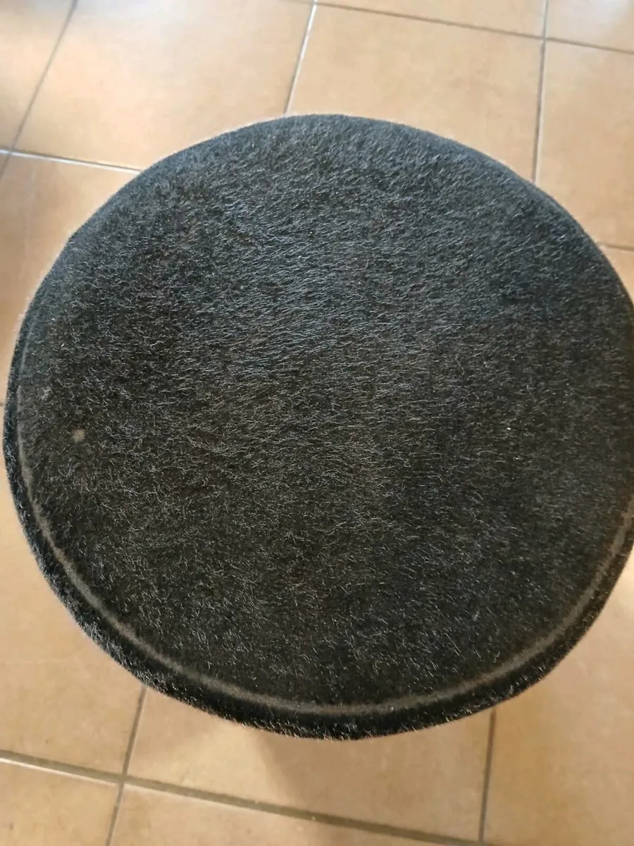 3 leg stool - Image 4