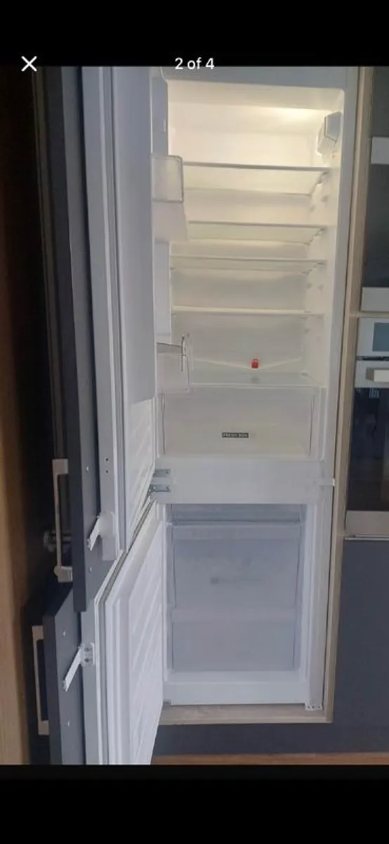 Whirlpool integrated fridge freezer - Image 3