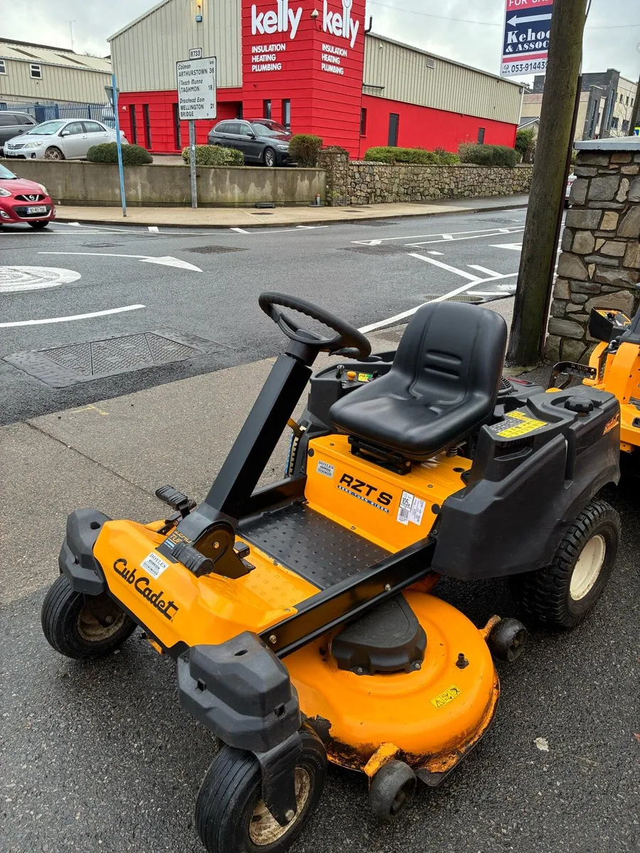 Cub Cadet RZT S Zero Turn Mower - Image 4