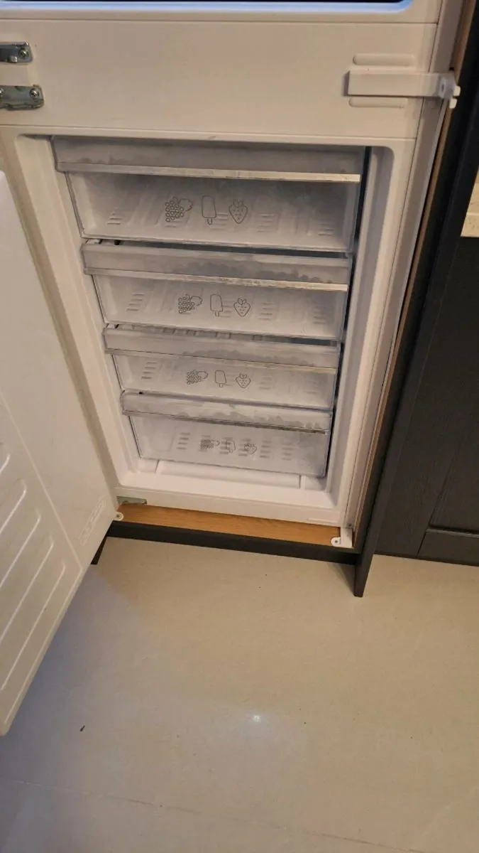 Integrated Fridge Freezer 50/50 - Image 3