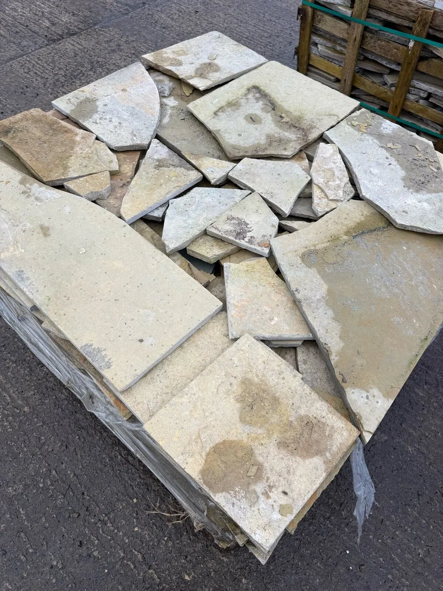 40 square meters of sandstone crazing paving - Image 3