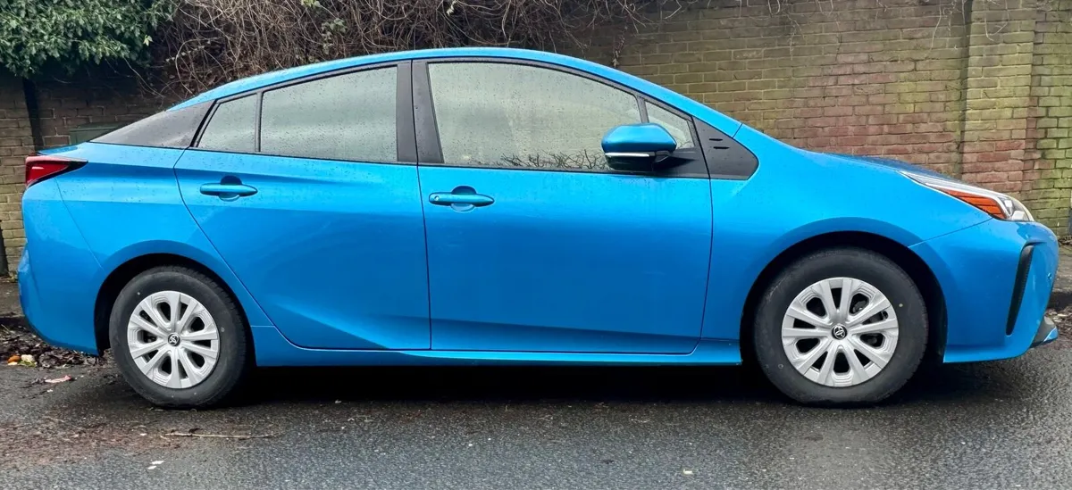 NEW TAXI TO RENT  PRIUS / PLATE