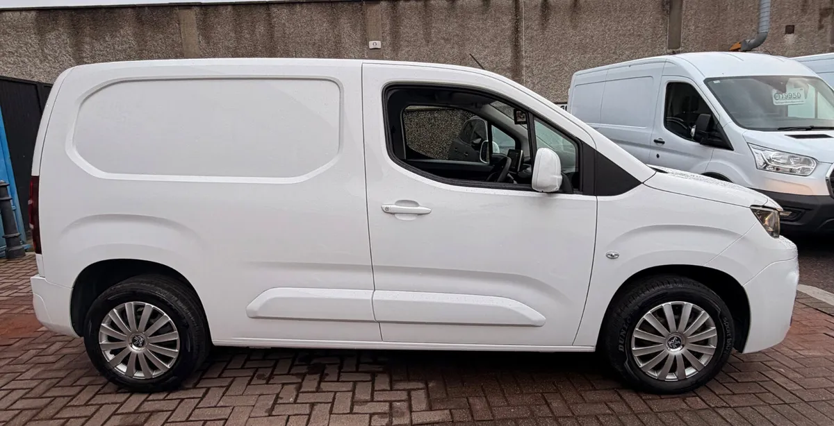 202 Peugeot Partner Professional Plus - Image 3