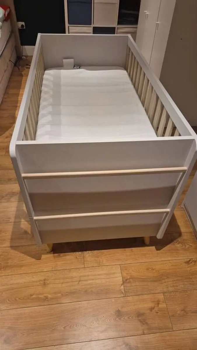 Baby cot bed - Image 2