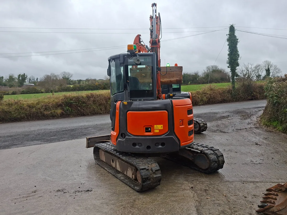 2017 Hitachi 55.5 - Image 4