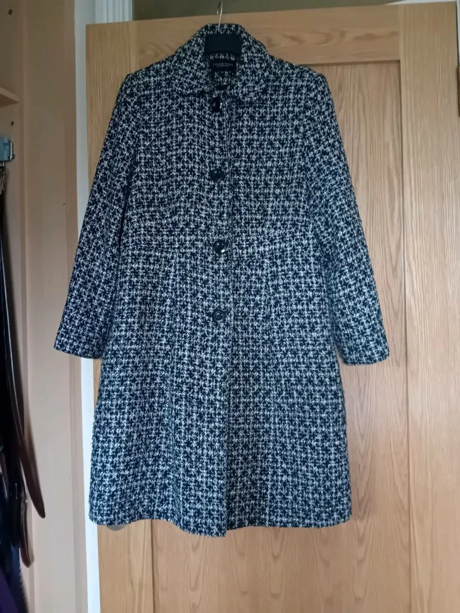 Ladies Coat Size 14 - Image 1