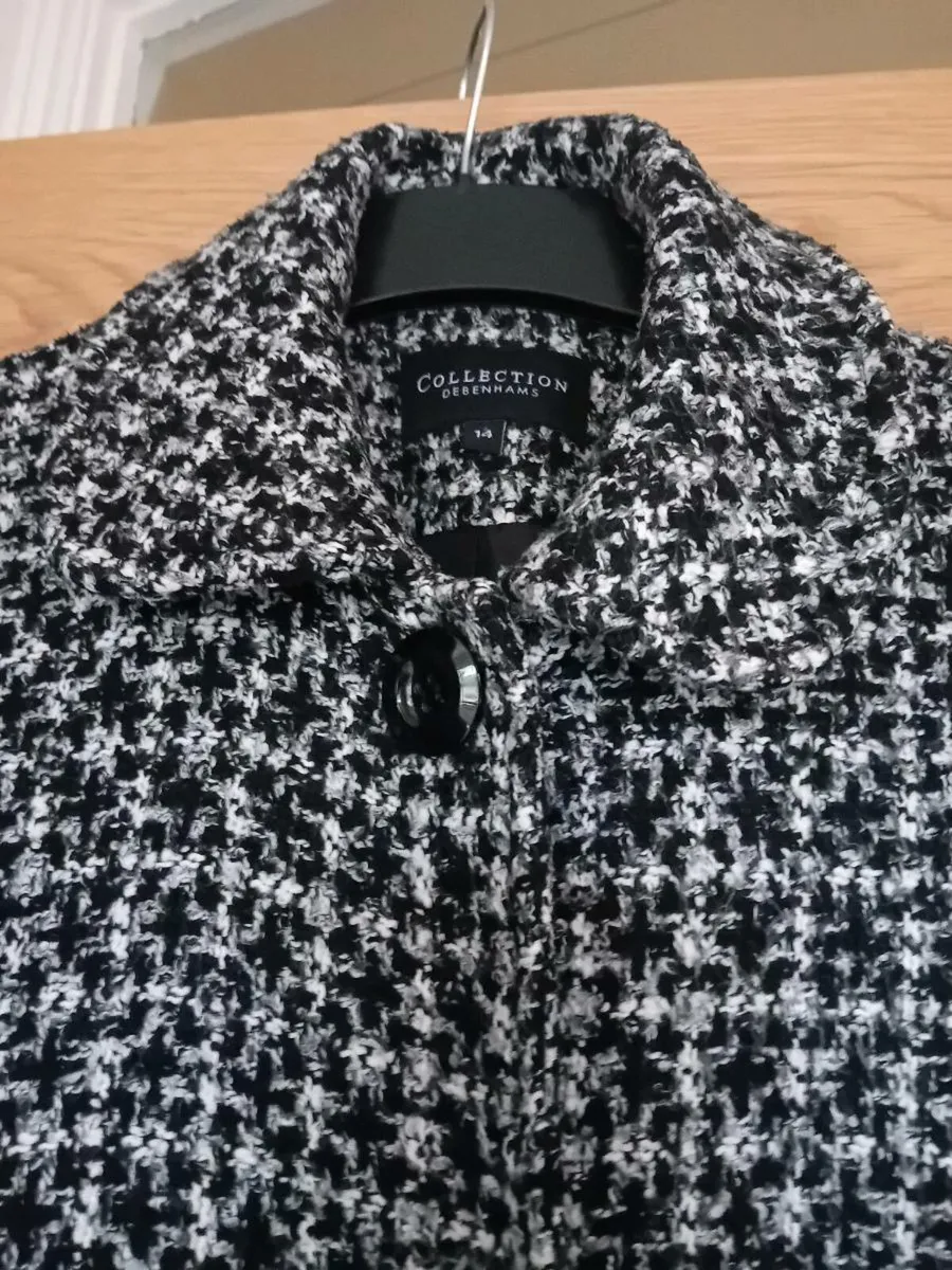 Ladies Coat Size 14 - Image 3