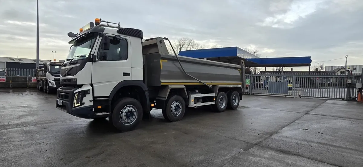 2021 Volvo FMX 420 8x4 Tipper - Image 1