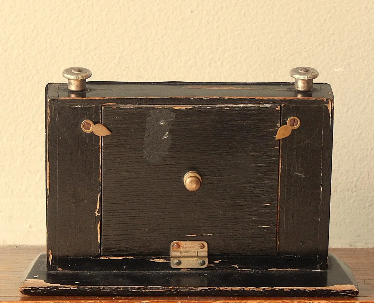 Mid Century Silver Perpetual Desk Calendar - Image 4