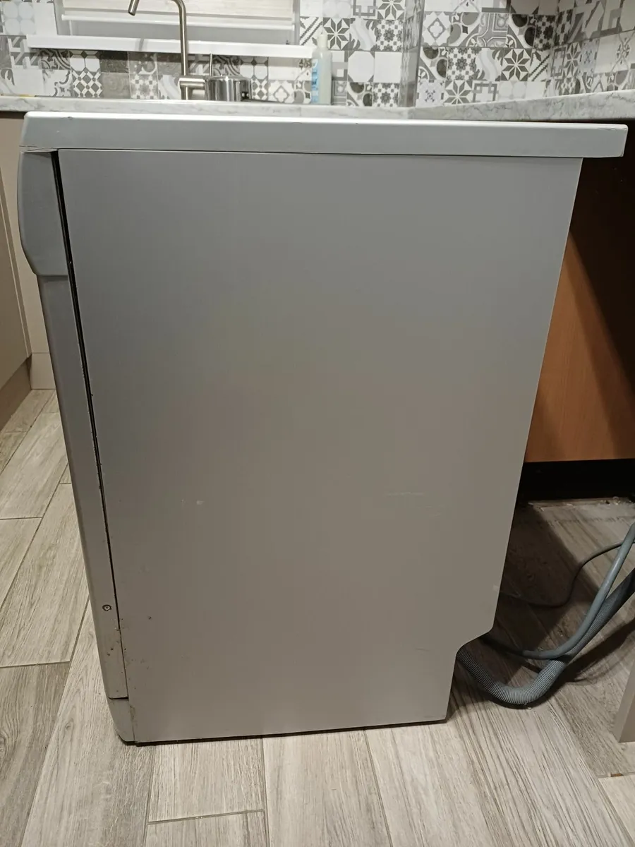 Dishwasher - Image 2