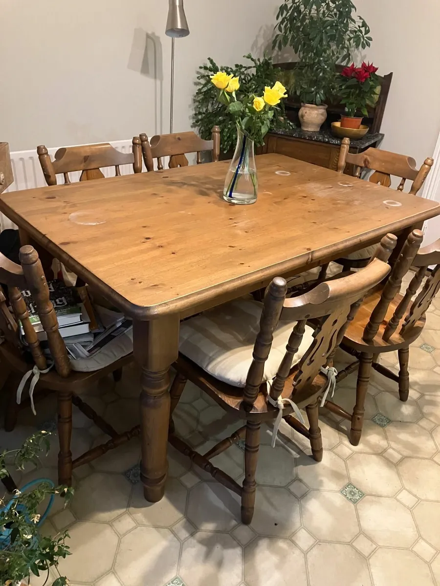 Oak kitchen table and 6 chairs - Image 2