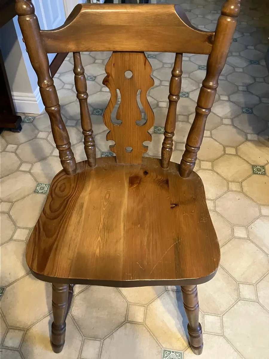 Oak kitchen table and 6 chairs - Image 4