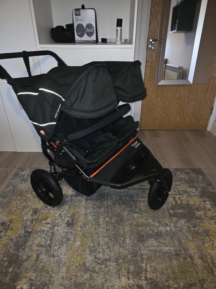 Out N About V5 Double stroller - Image 2