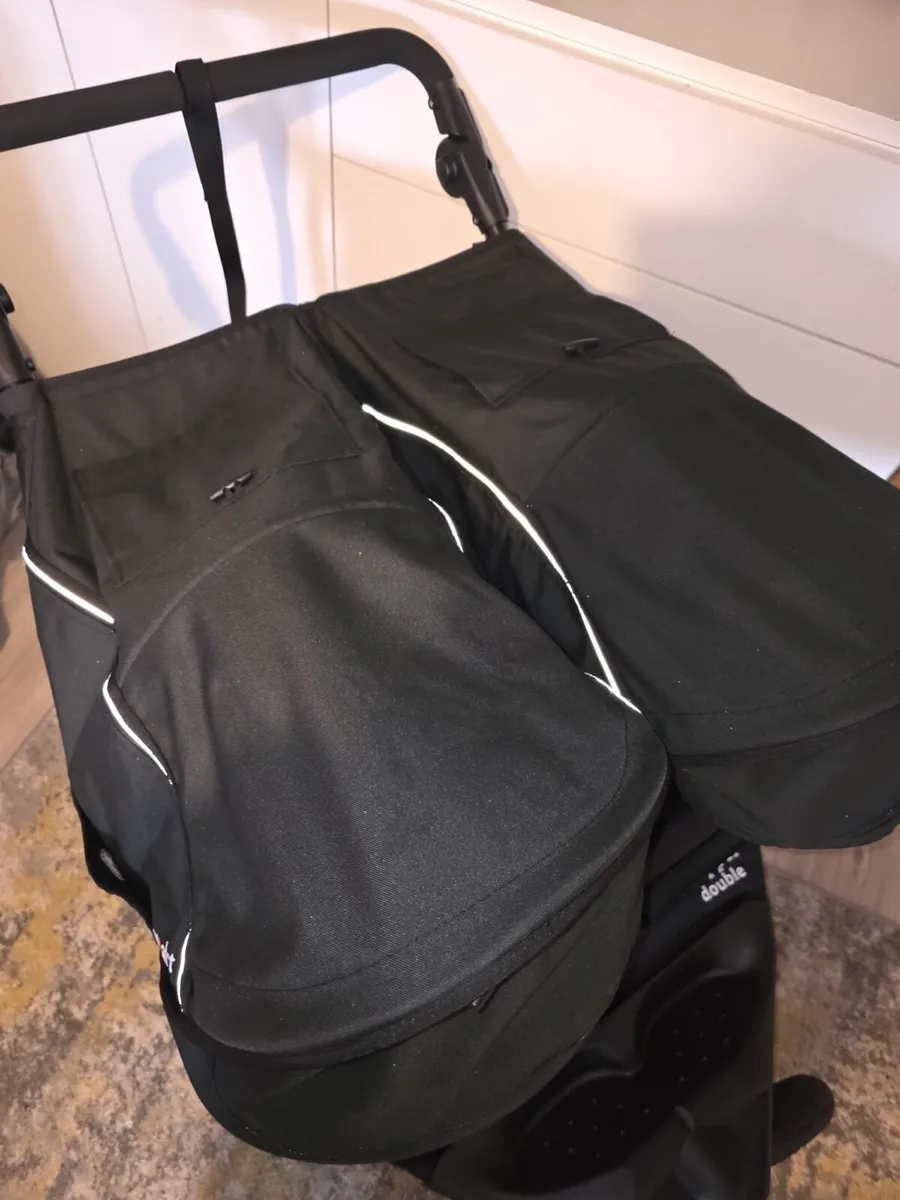 Out N About V5 Double stroller - Image 4