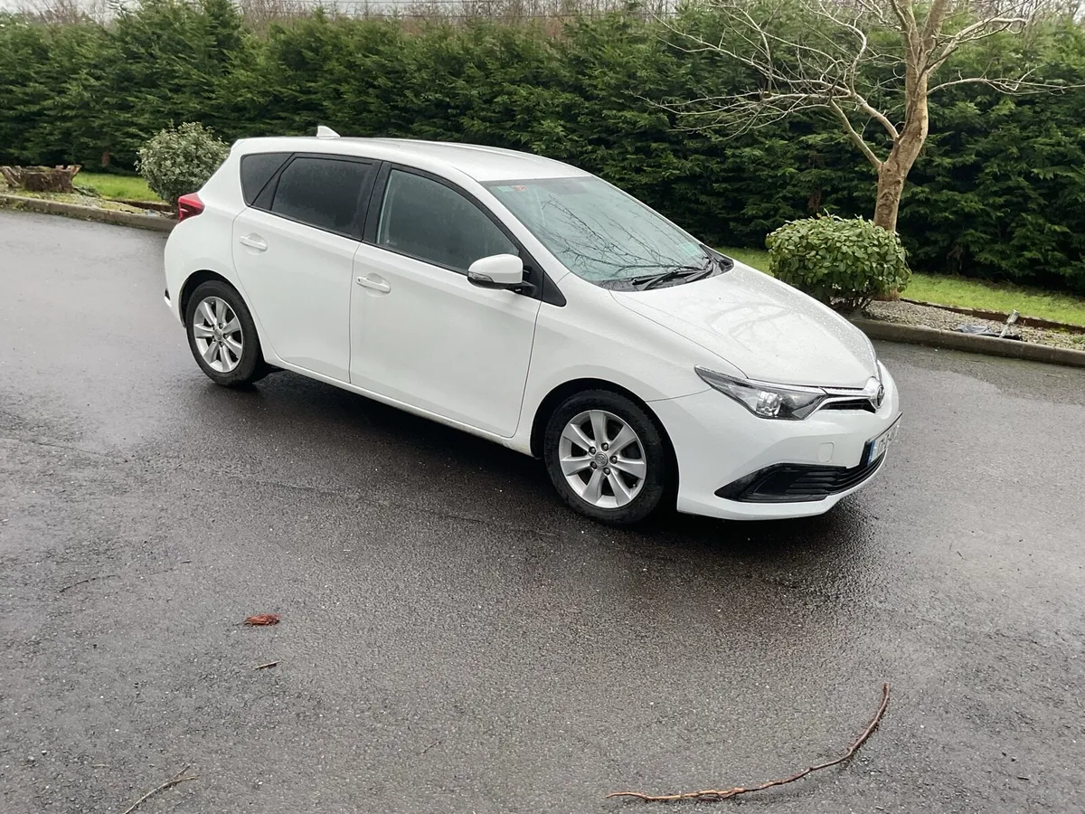 2017 Toyota Auris van  1.4 diesel - Image 1