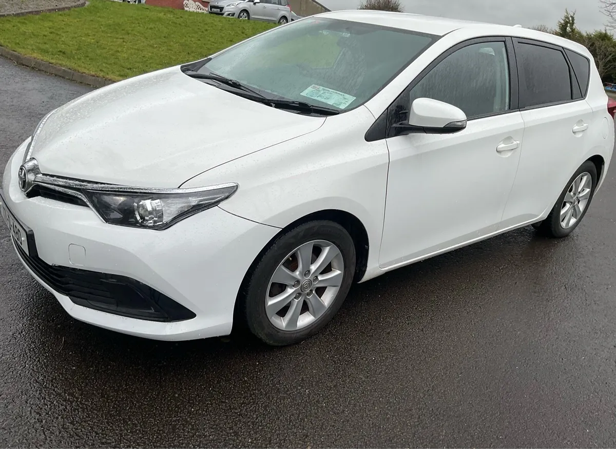 2017 Toyota Auris van  1.4 diesel - Image 2