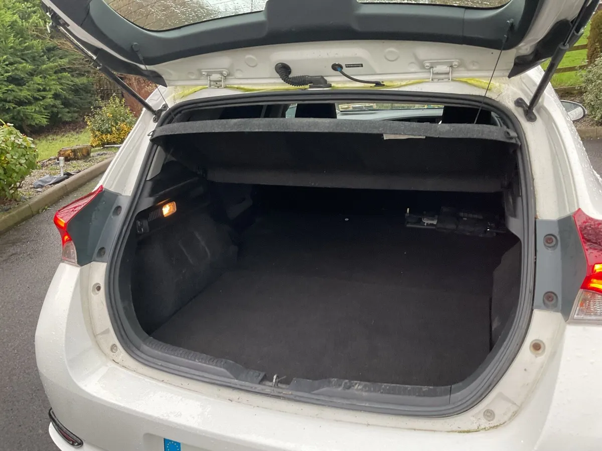 2017 Toyota Auris van  1.4 diesel - Image 4