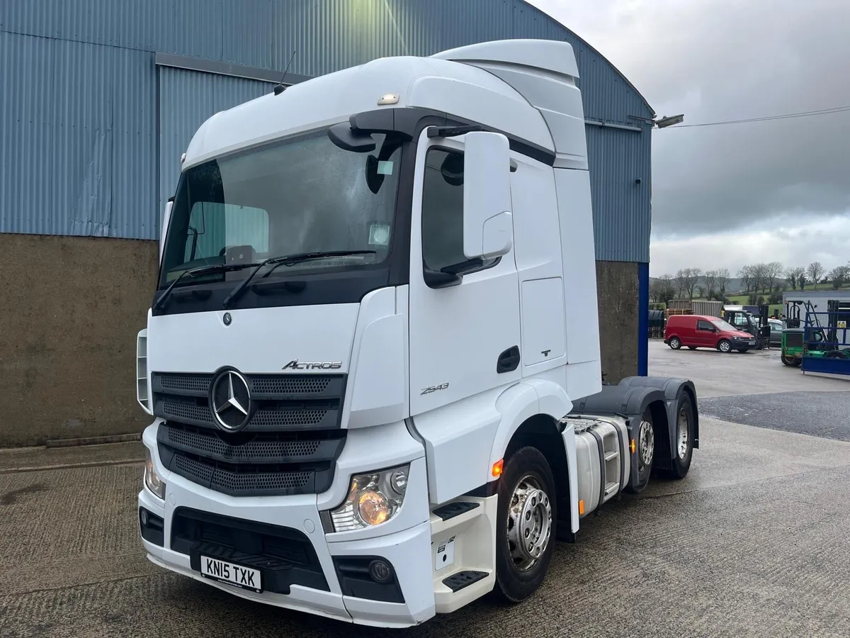 2015 Mercedes Actros 2543 6X2 Tractor Unit - Image 2