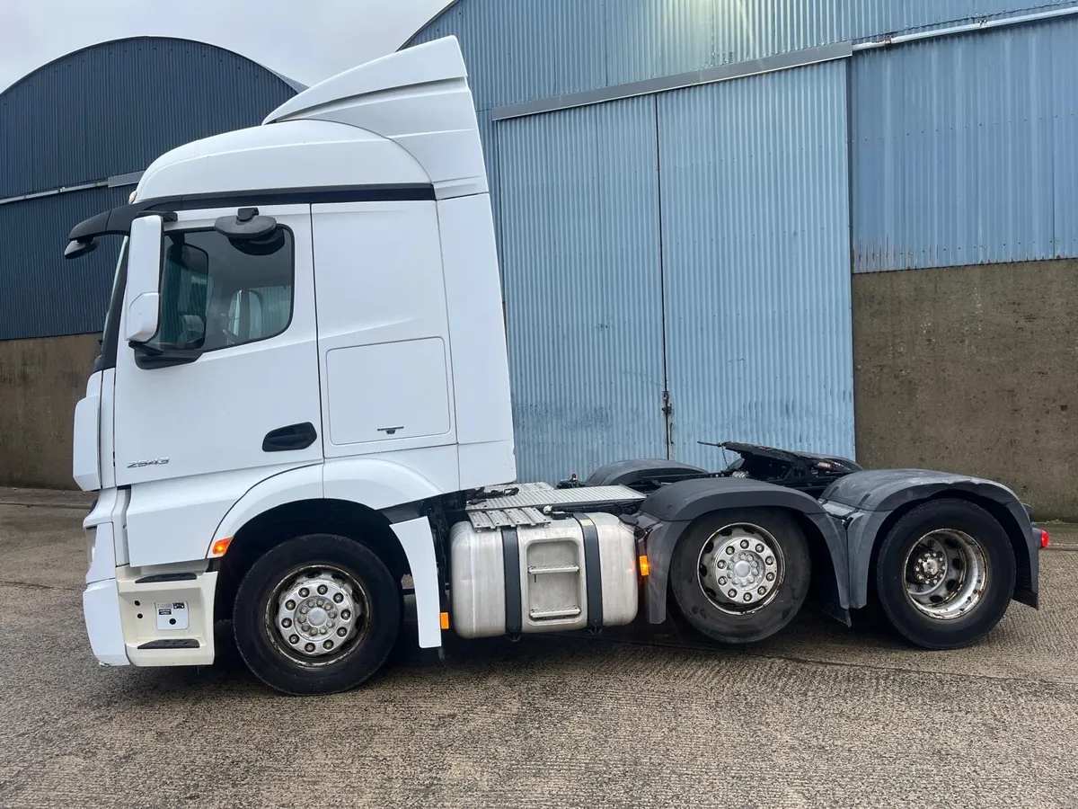 2015 Mercedes Actros 2543 6X2 Tractor Unit - Image 3