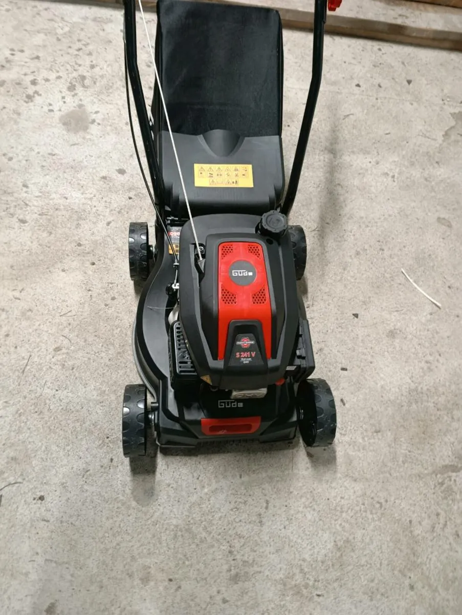 Compact 16 in petrol lawnmower - Image 1