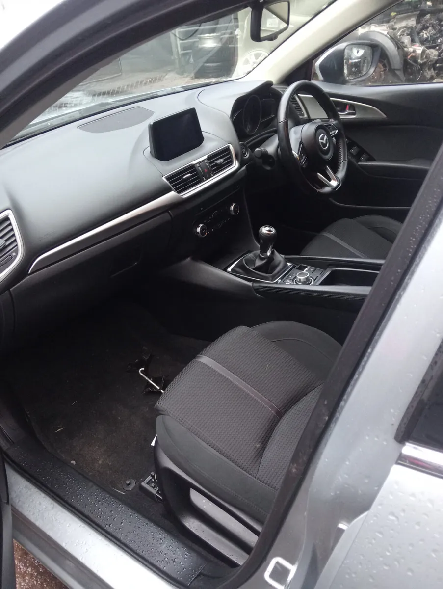 Mazda 3 1.5 sky active - Image 4