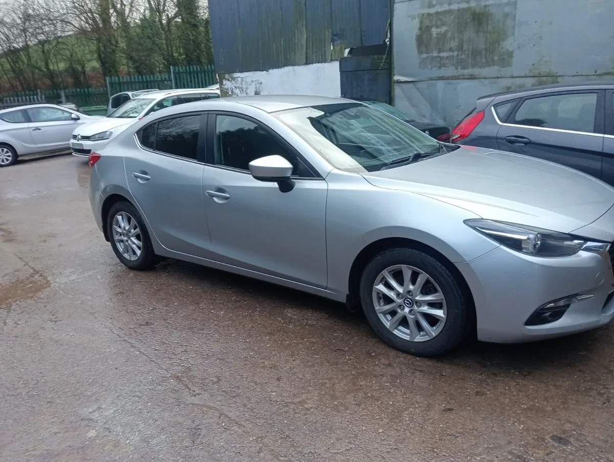 Mazda 3 1.5 sky active - Image 2