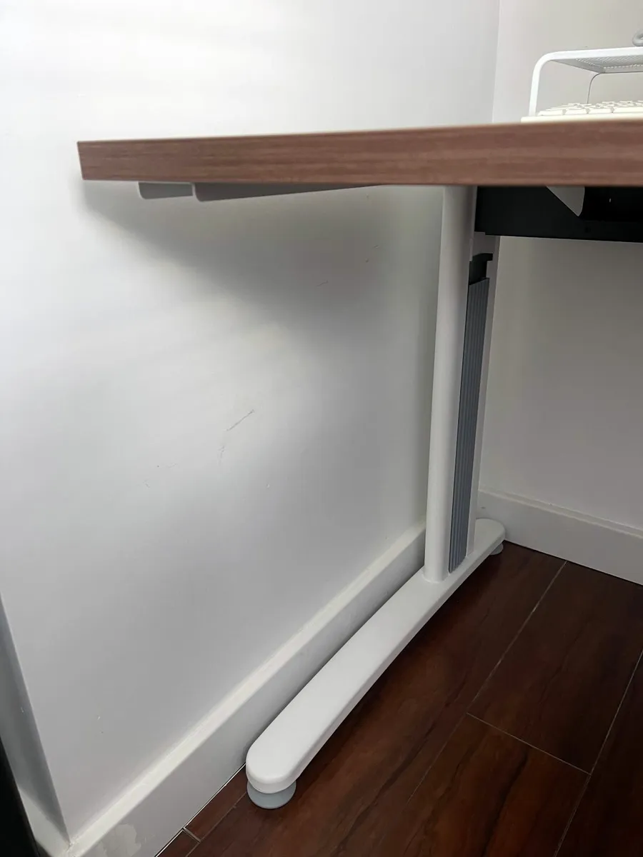 TR10 Desk 80 cm x 80 cm - Image 3