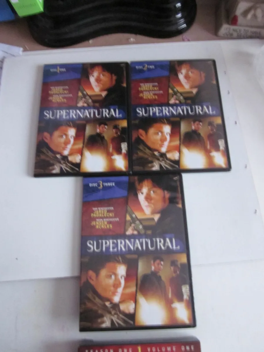 Supernatural Seasons 1 to 3  (17 DVD's) - Image 3