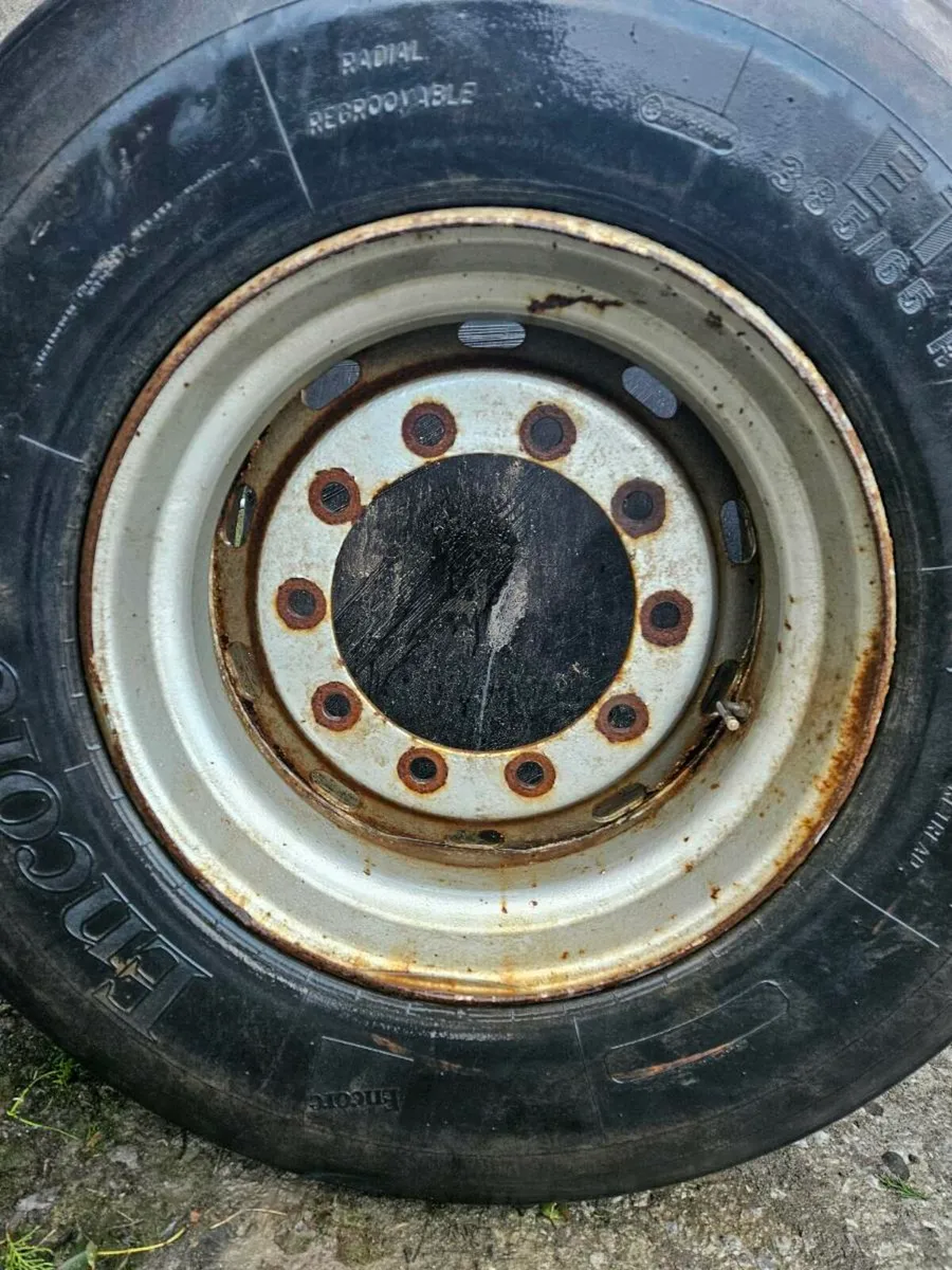 Super single and set.of 340/85/24 - Image 1