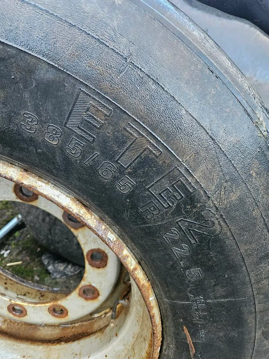 Super single and set.of 340/85/24 - Image 2