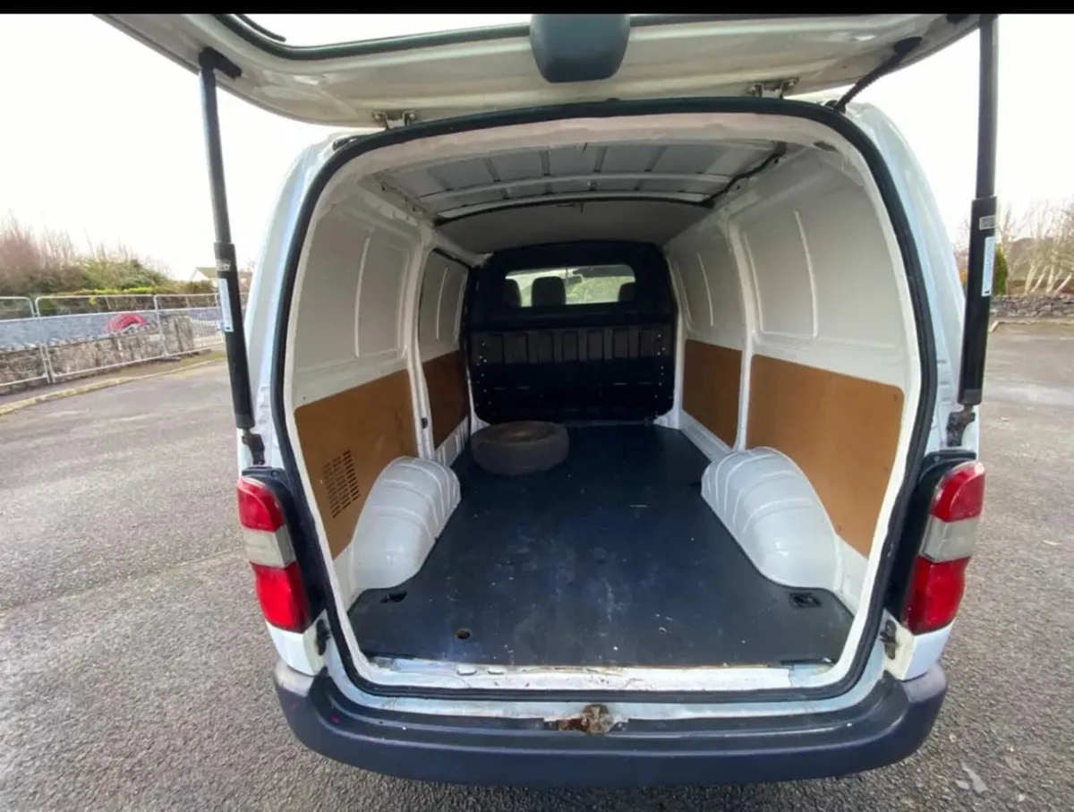 Toyota hiace - Image 4