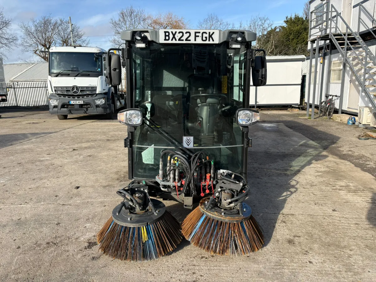 KARCHER MC250 DIESEL ROADSWEEEPER 2022 MODEL - Image 3