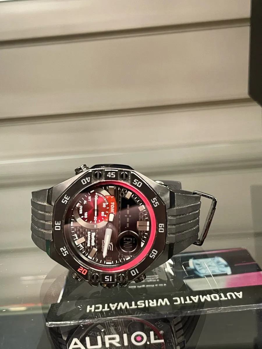 Tom’s limited edition chronograph Casio Ediface - Image 3