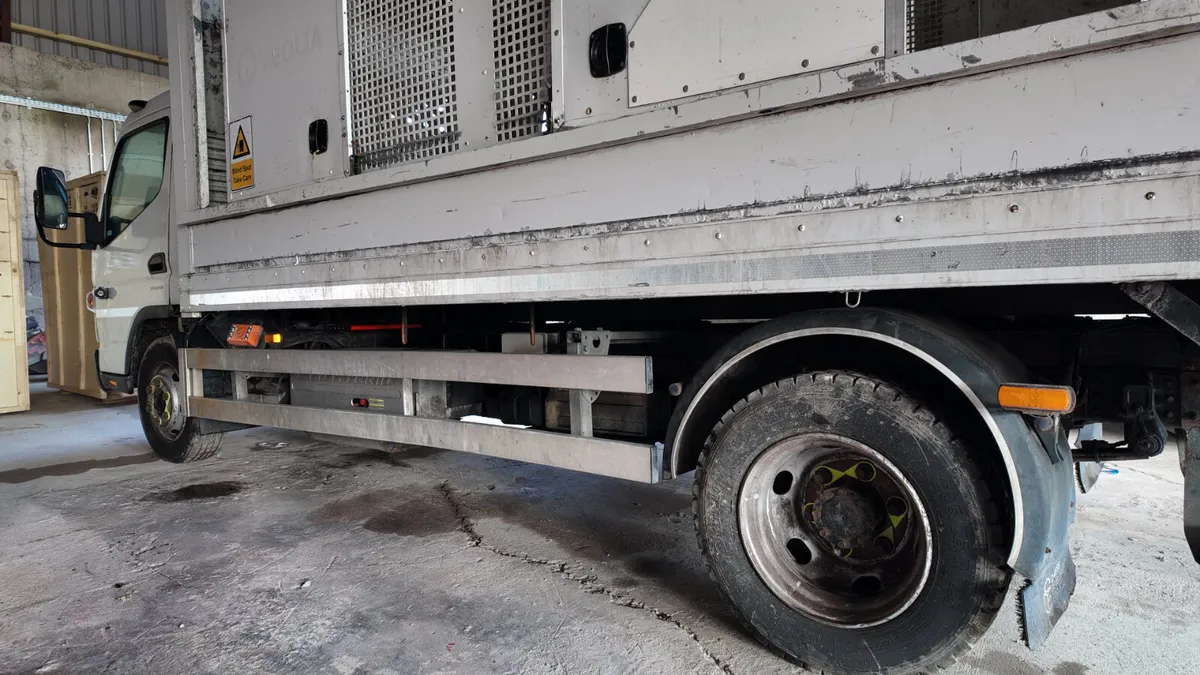 Mitsubishi Canter - Image 4