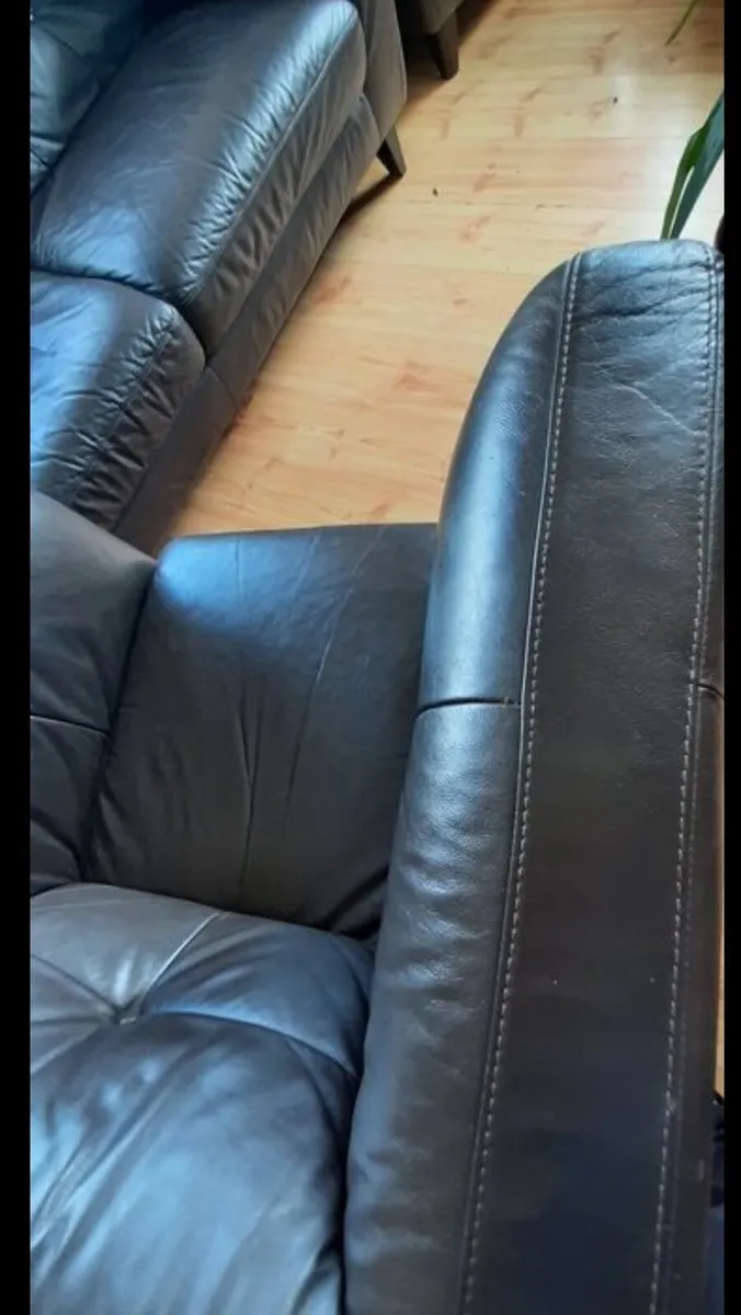 BROWN LEATHER SUITE (3 Seater Couch & 2 Armchairs) - Image 3