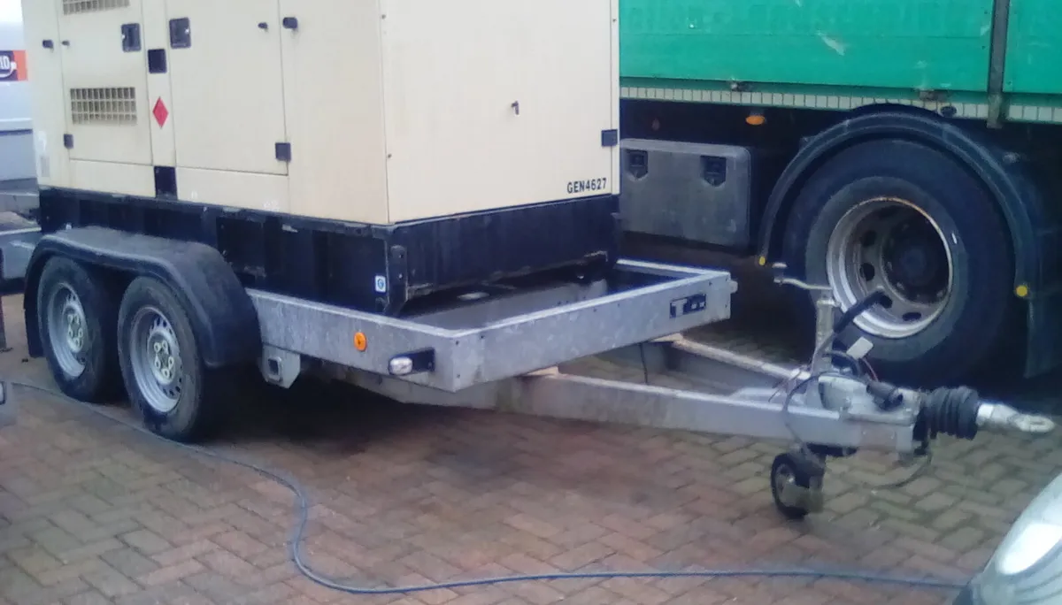 GENERATOR  DOOSAN 100KVA ENCLOSED GEERATOR MOBILE - Image 1