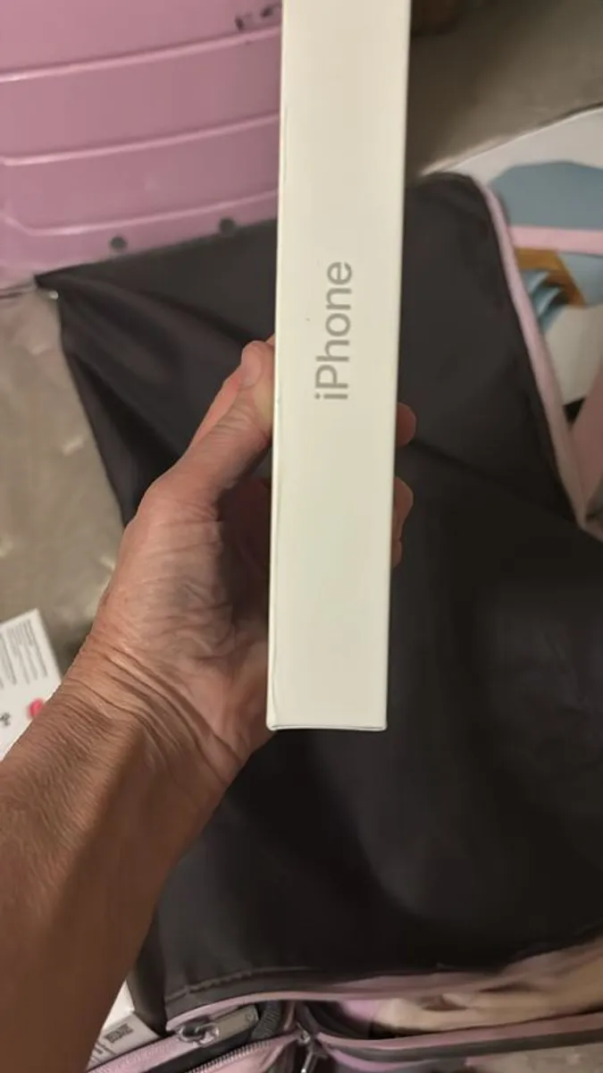 iPhone 16 Pro Max - Image 2