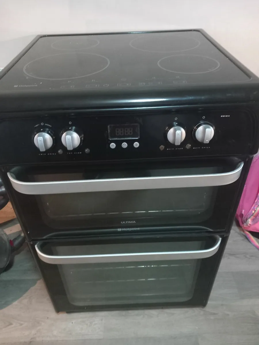 COOKER - HOT POINT CERAMIC COOKER OVEN - Image 1