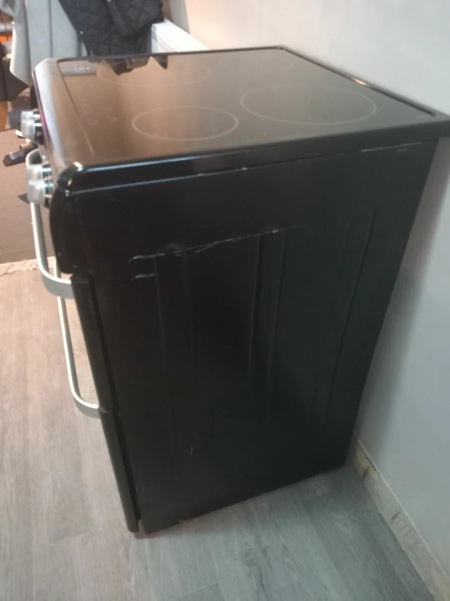 COOKER - HOT POINT CERAMIC COOKER OVEN - Image 2