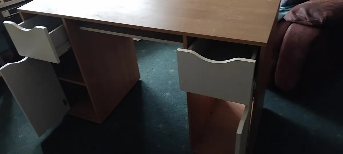 Computer desk top - Image 2