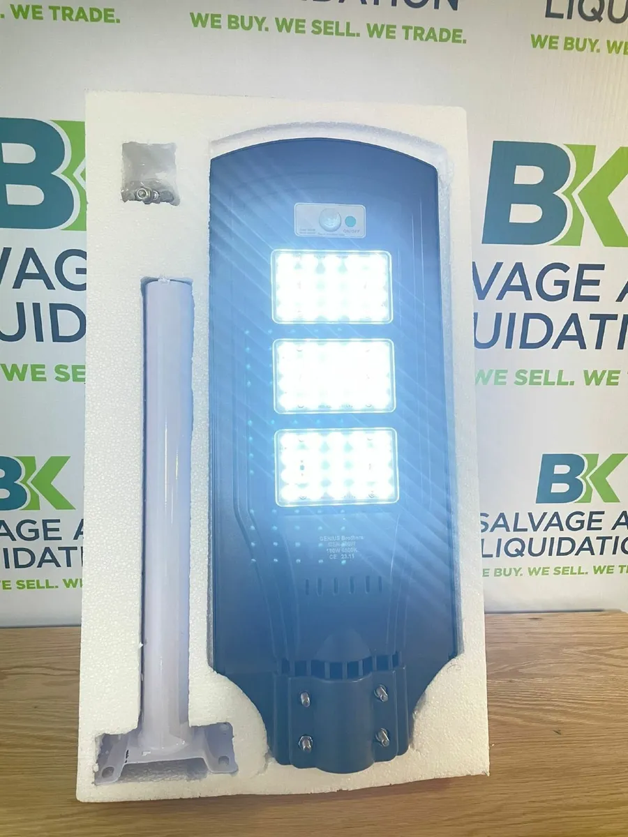 High-Quality 180W Solar Street Lights - Image 1