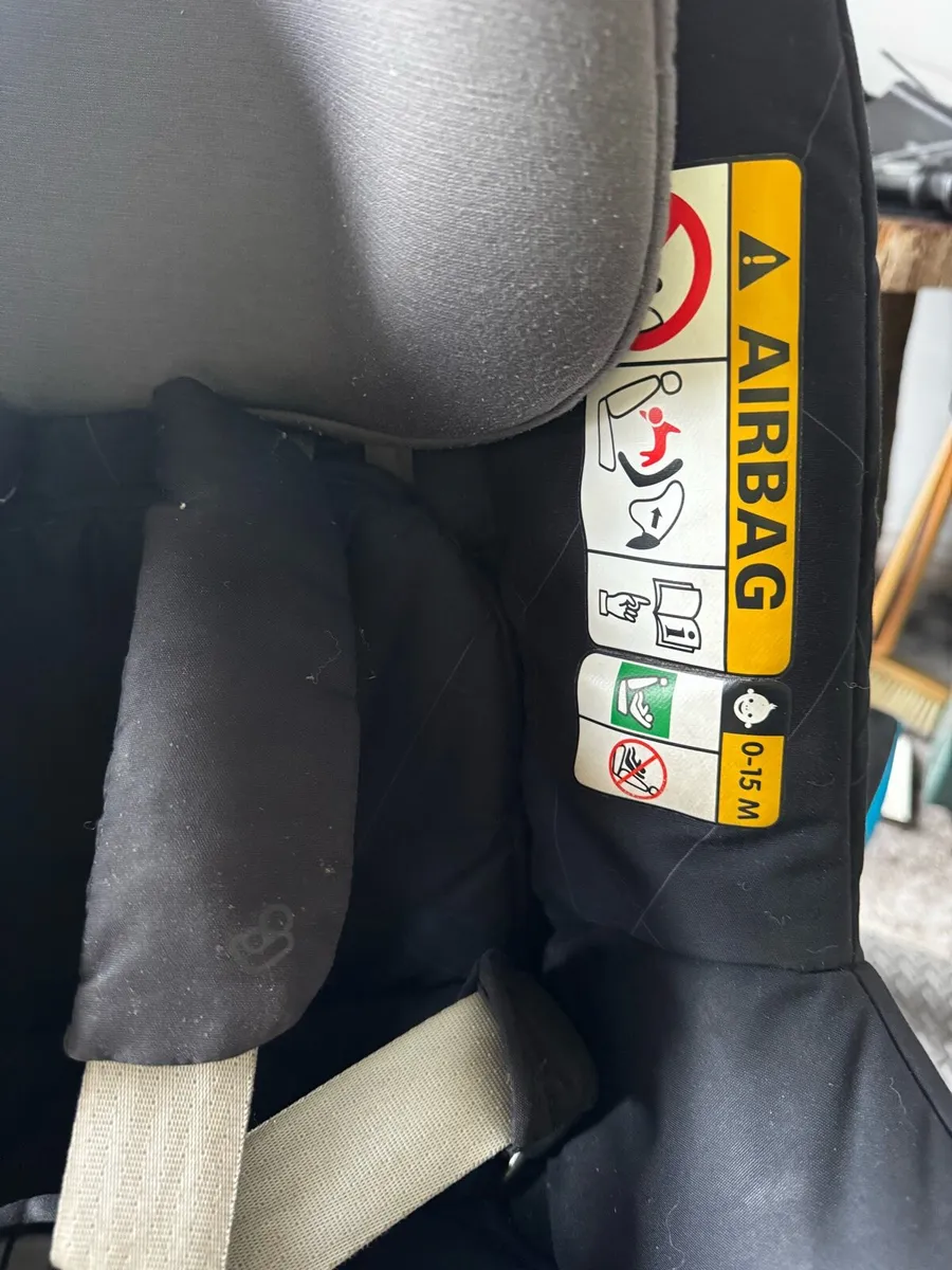 Maxi Cosi 2way fix + Pebble Plus - Image 4