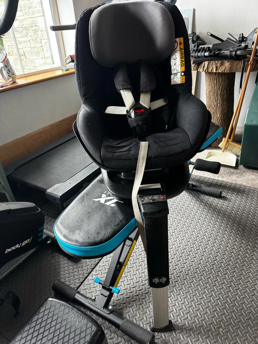 Maxi Cosi 2way fix + Pebble Plus - Image 2