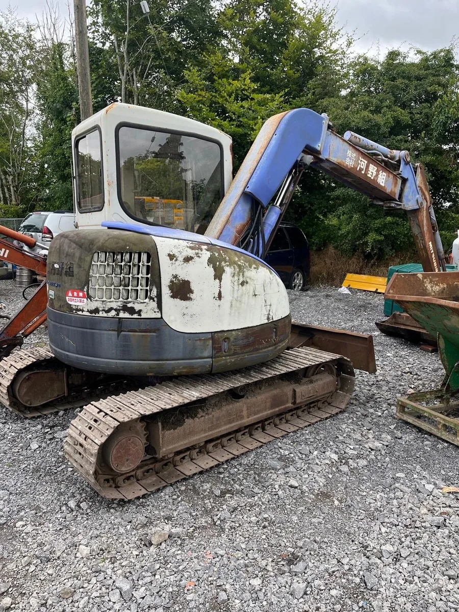 Mitsubishi 5.5 tonne digger - Image 1