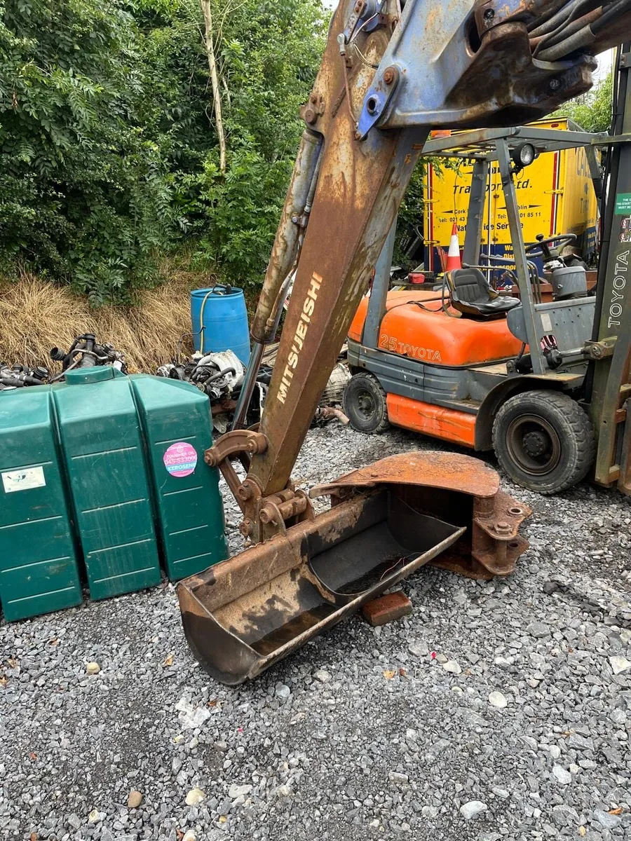 Mitsubishi 5.5 tonne digger - Image 3