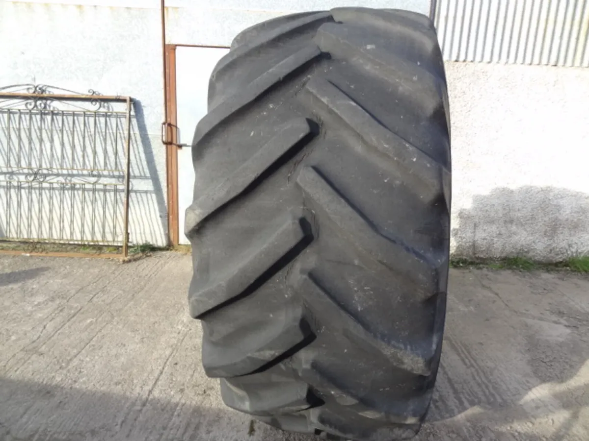 Goodyear 800/65R32 10 Stud Wheel - Image 4