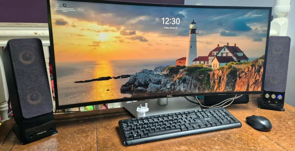 Dell Ultrasharp U3421WE ultra wide montior - Image 2