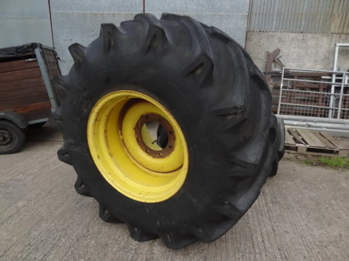 Pair Wheels 28.1R 26 - Image 2