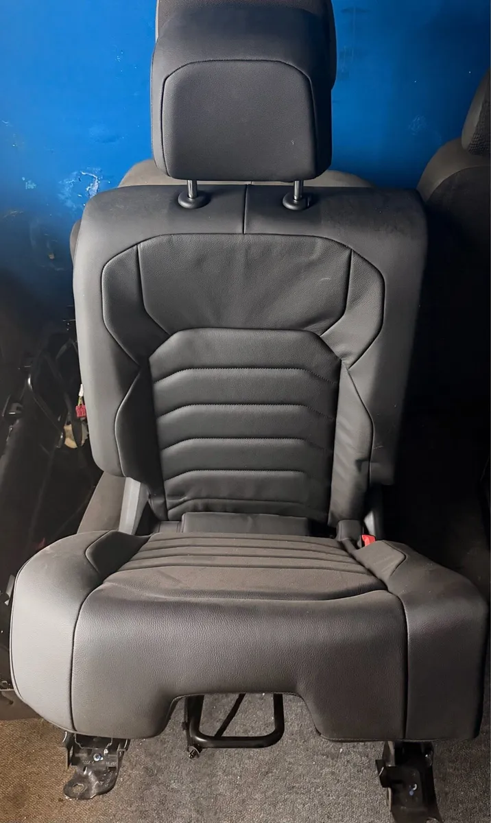 2019-2025 Volkswagen Touareg rear seats - Image 1