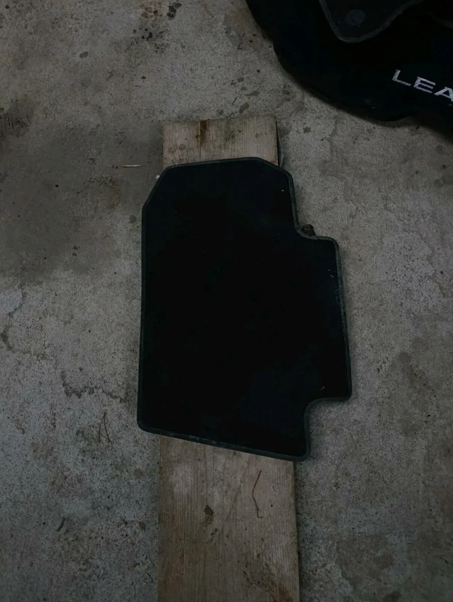 Nissan leaf mats and boot liner - Image 4